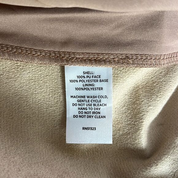 018 New Halogen® Wide Leg Faux Leather Cargo Pants
Size M - Picture 7 of 12